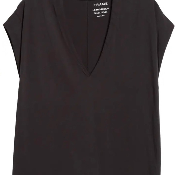 Le Mid Rise V-Neck Tee In Black - Picture 9 of 9